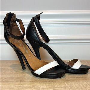 Jeffrey Campbell Ibiza Last White Strap High Heeled Sandals Platform SZ 8.5 W 5"